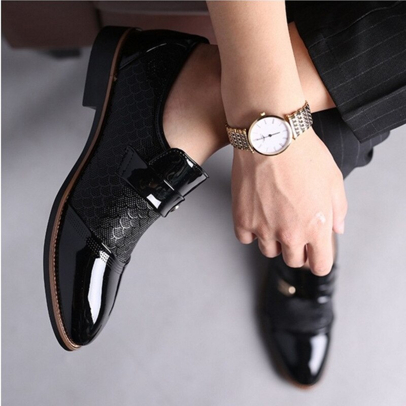 Men Leather Embossing Classic Fashion Luxury shoes.